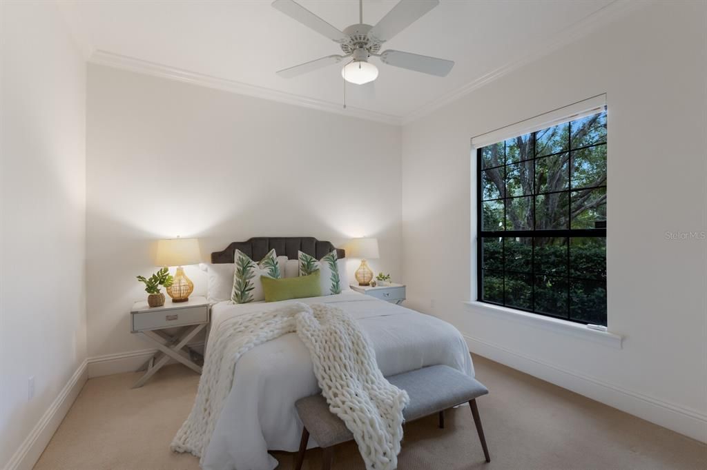 合同活跃: $1,799,000 (4 贝兹, 4 浴室, 3885 平方英尺)