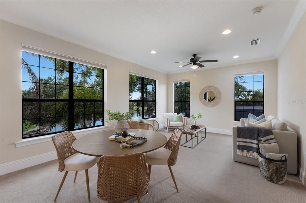 合同活跃: $1,799,000 (4 贝兹, 4 浴室, 3885 平方英尺)