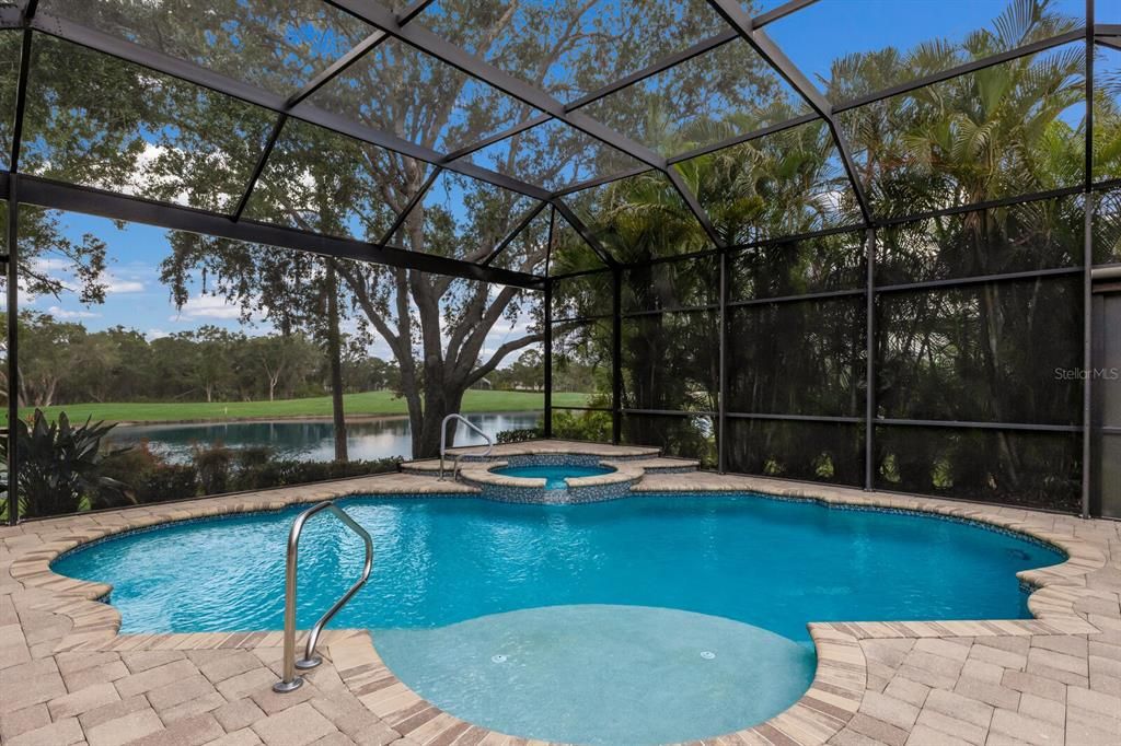 合同活跃: $1,799,000 (4 贝兹, 4 浴室, 3885 平方英尺)