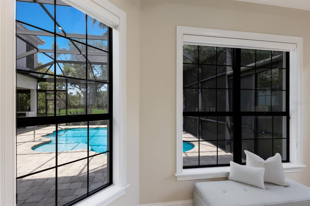 合同活跃: $1,799,000 (4 贝兹, 4 浴室, 3885 平方英尺)