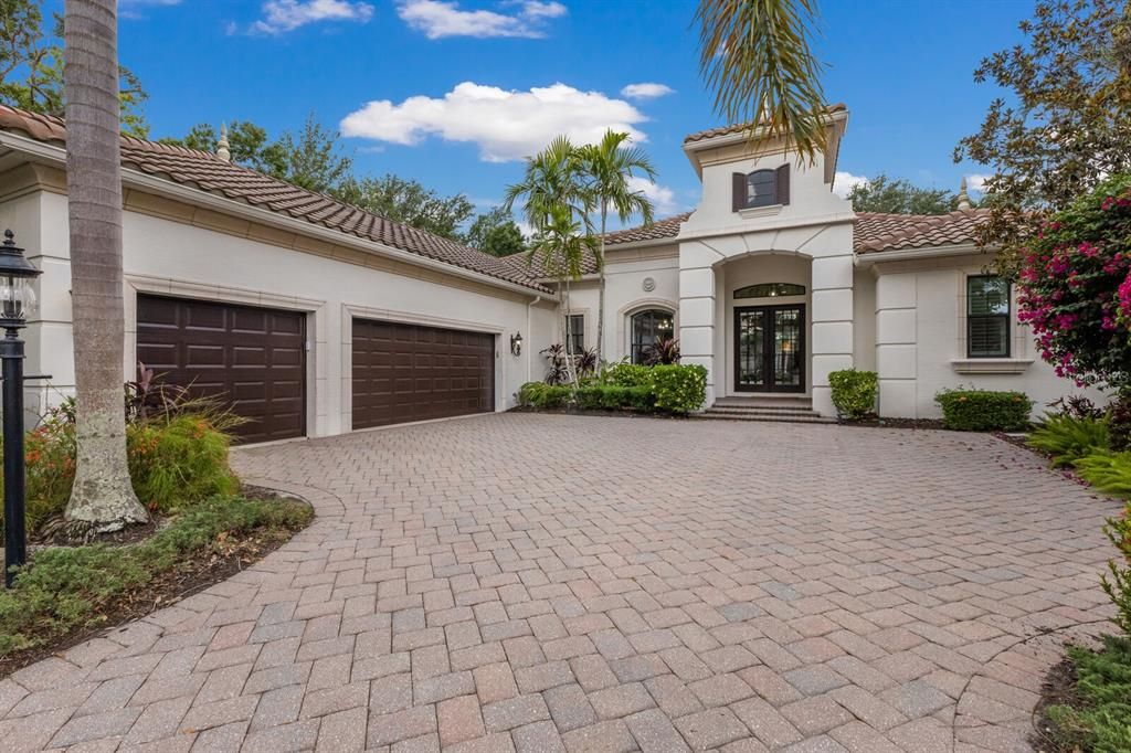 合同活跃: $1,799,000 (4 贝兹, 4 浴室, 3885 平方英尺)