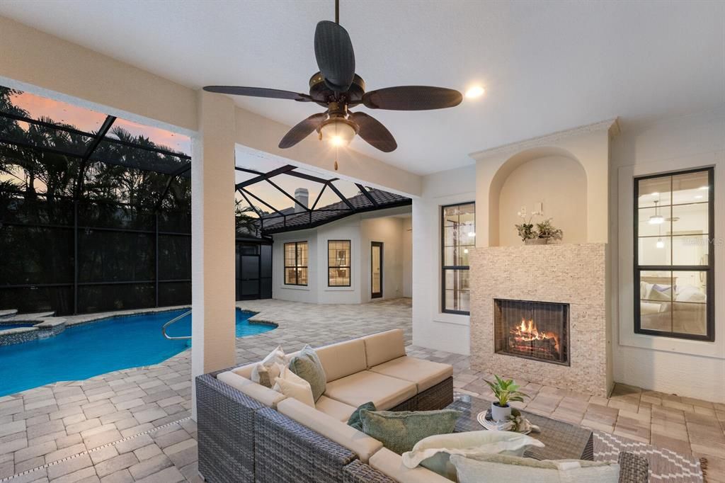 合同活跃: $1,799,000 (4 贝兹, 4 浴室, 3885 平方英尺)