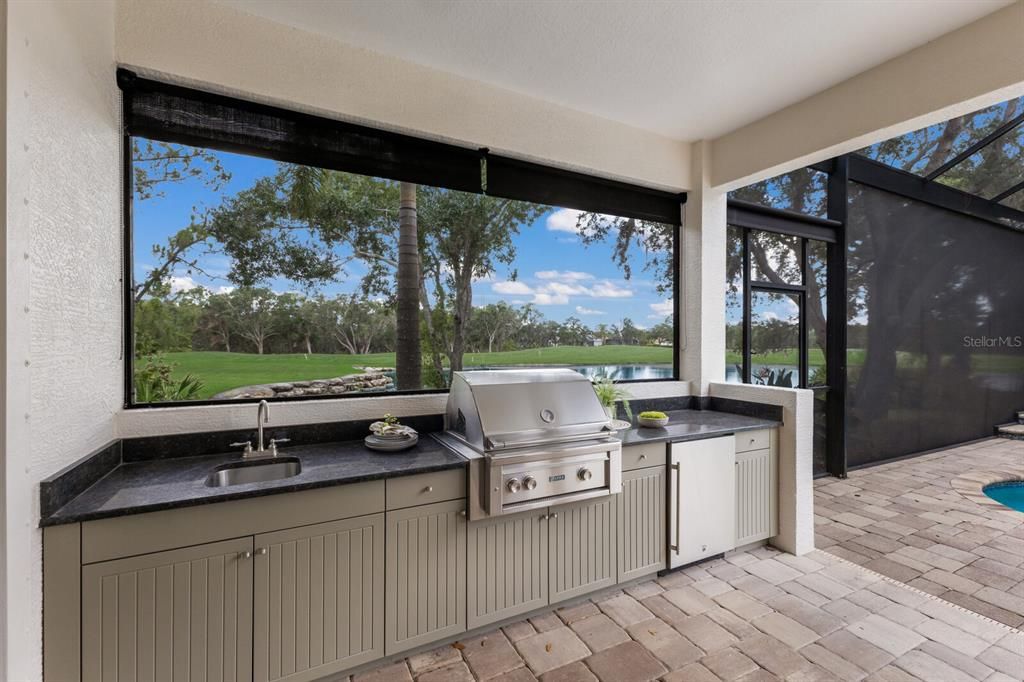 合同活跃: $1,799,000 (4 贝兹, 4 浴室, 3885 平方英尺)