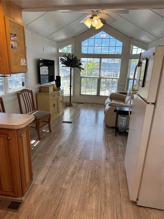 На продажу: $105,000 (1 спален, 1 ванн, 424 Квадратных фут)