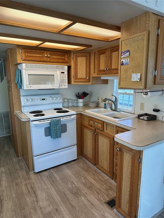 На продажу: $105,000 (1 спален, 1 ванн, 424 Квадратных фут)