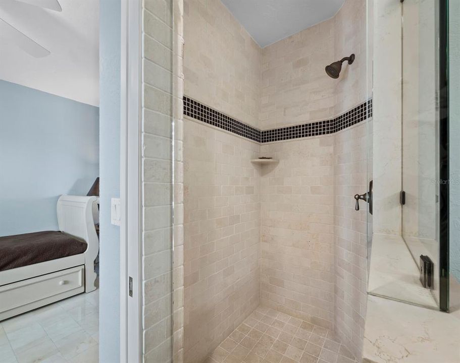 En Venta: $2,150,000 (3 camas, 3 baños, 2365 Pies cuadrados)