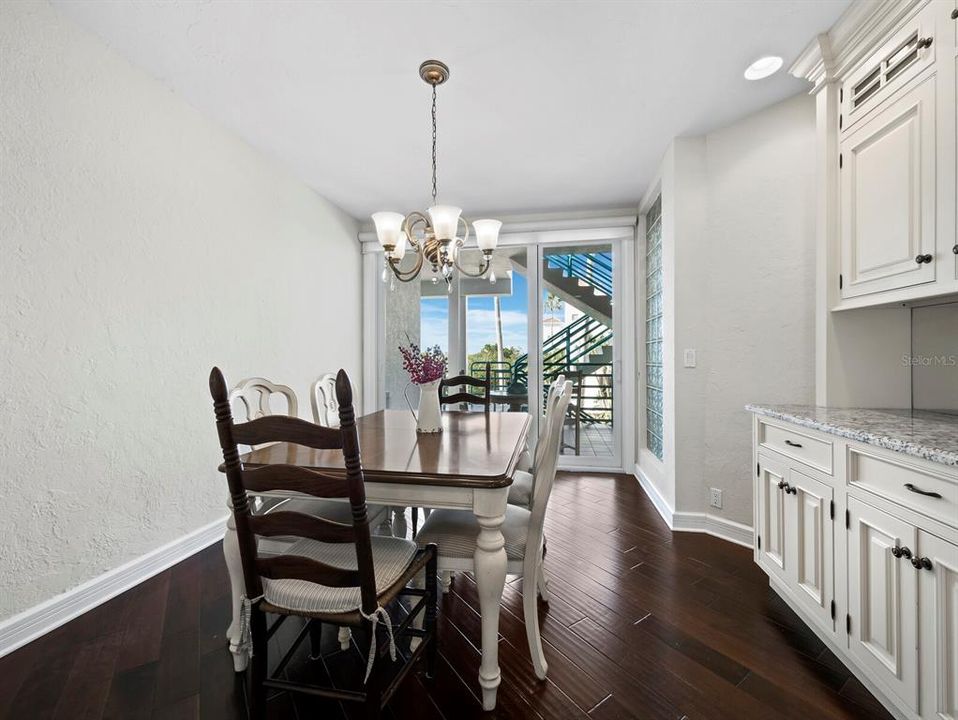 En Venta: $2,150,000 (3 camas, 3 baños, 2365 Pies cuadrados)