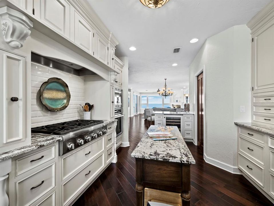 En Venta: $2,150,000 (3 camas, 3 baños, 2365 Pies cuadrados)