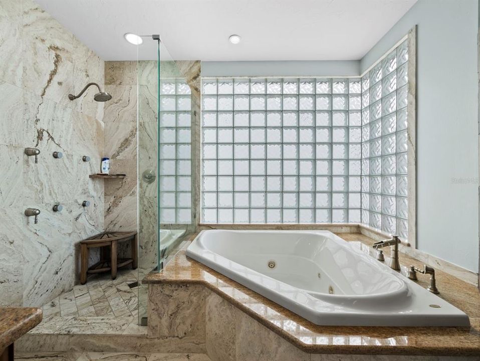 En Venta: $2,150,000 (3 camas, 3 baños, 2365 Pies cuadrados)