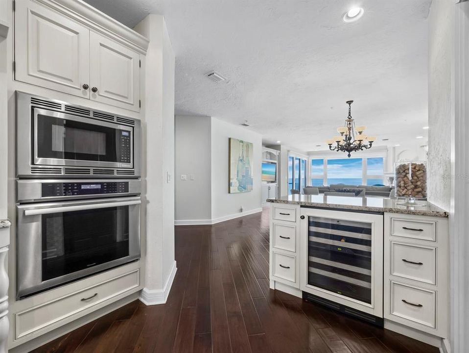 En Venta: $2,150,000 (3 camas, 3 baños, 2365 Pies cuadrados)