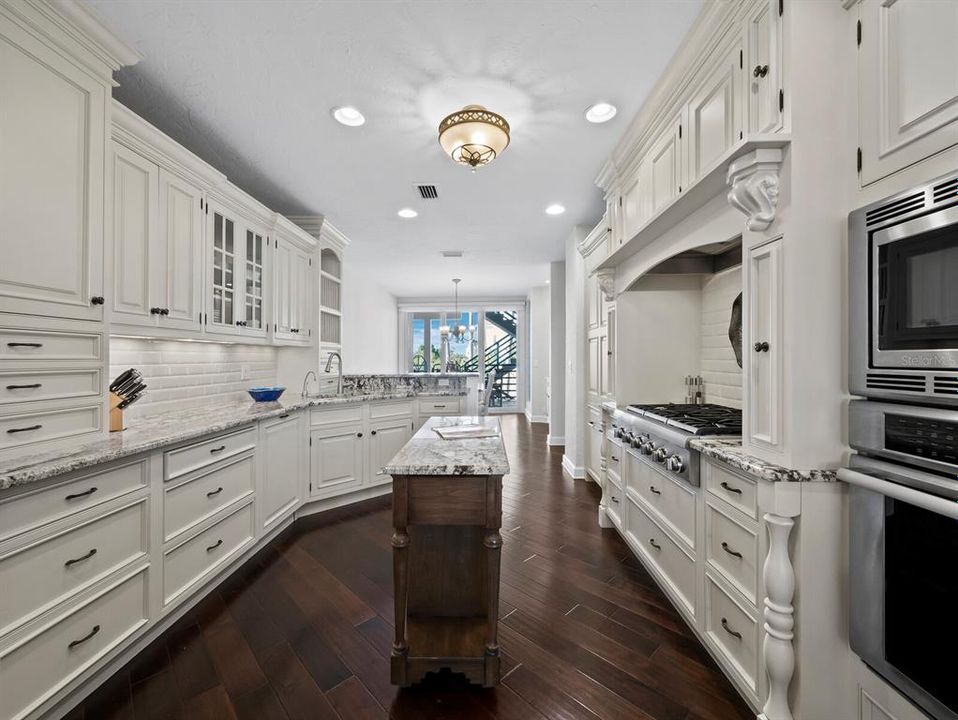 En Venta: $2,150,000 (3 camas, 3 baños, 2365 Pies cuadrados)