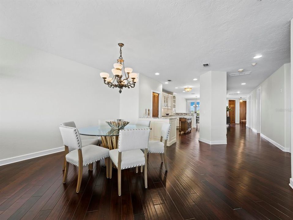 En Venta: $2,150,000 (3 camas, 3 baños, 2365 Pies cuadrados)