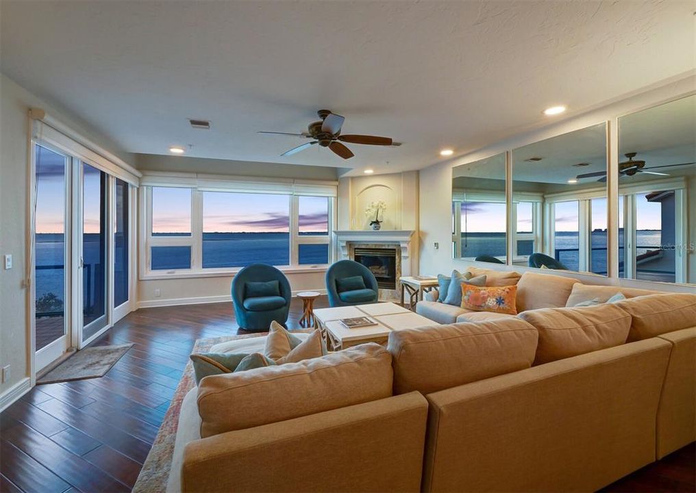 En Venta: $2,150,000 (3 camas, 3 baños, 2365 Pies cuadrados)