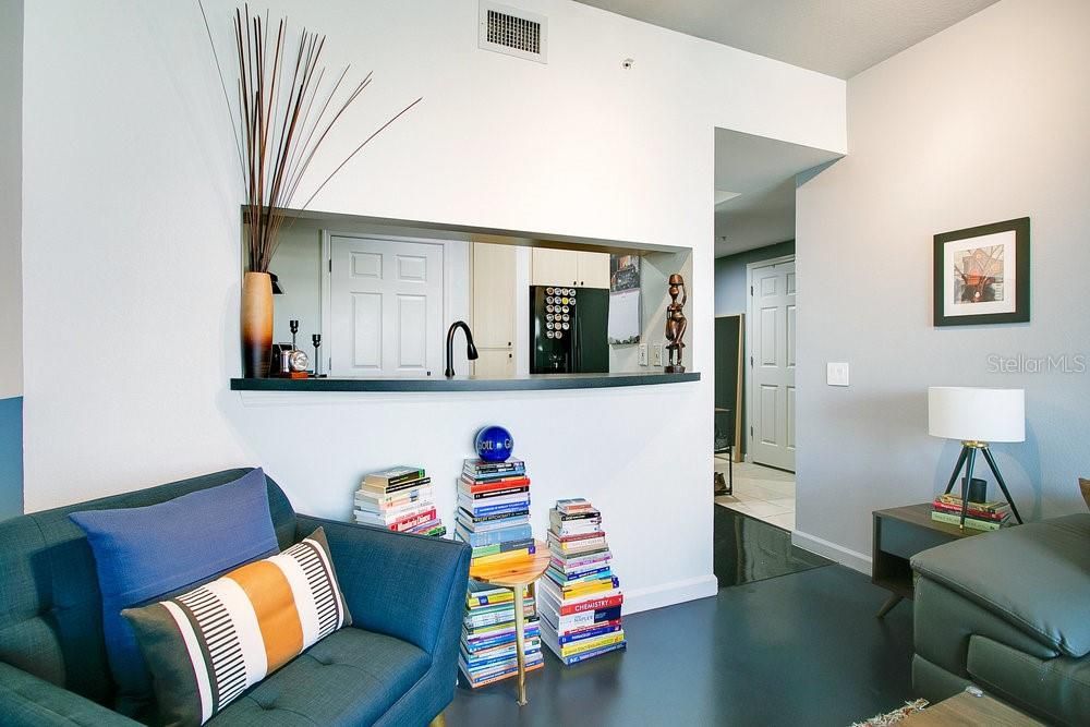 For Sale: $265,000 (1 beds, 1 baths, 771 Square Feet)