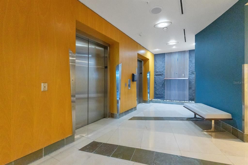 For Sale: $265,000 (1 beds, 1 baths, 771 Square Feet)