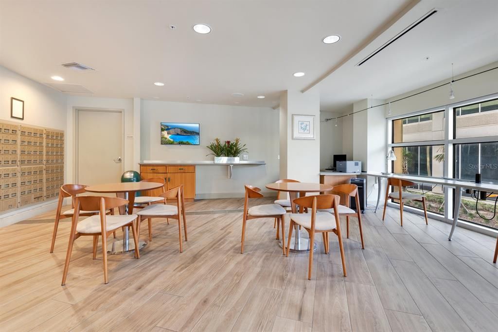 For Sale: $265,000 (1 beds, 1 baths, 771 Square Feet)