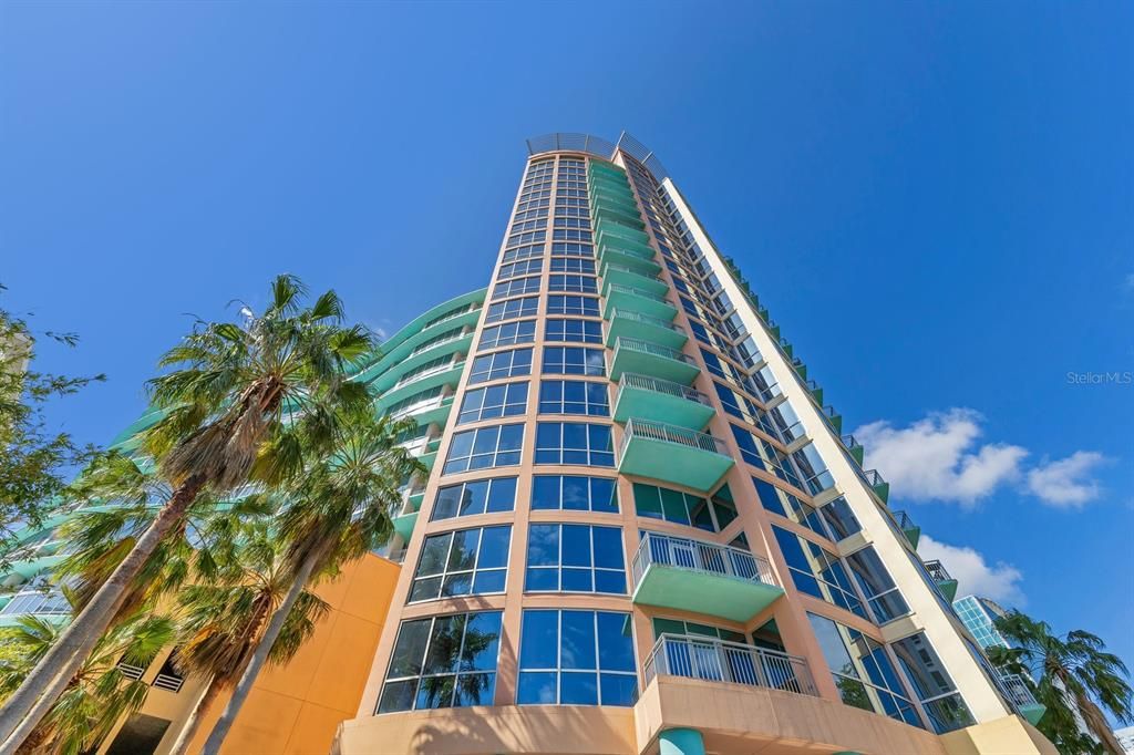 For Sale: $265,000 (1 beds, 1 baths, 771 Square Feet)