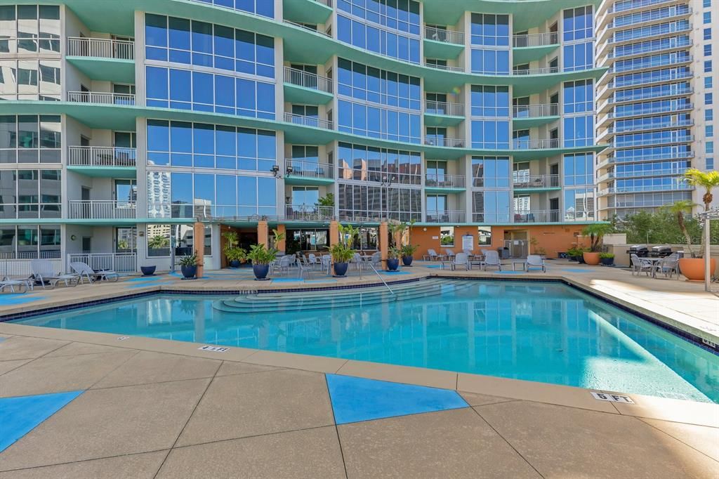 For Sale: $265,000 (1 beds, 1 baths, 771 Square Feet)