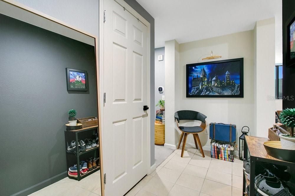 For Sale: $265,000 (1 beds, 1 baths, 771 Square Feet)