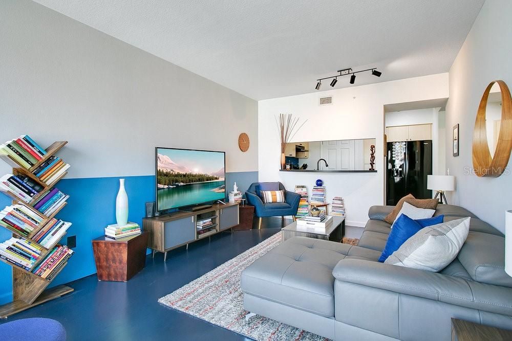 For Sale: $265,000 (1 beds, 1 baths, 771 Square Feet)