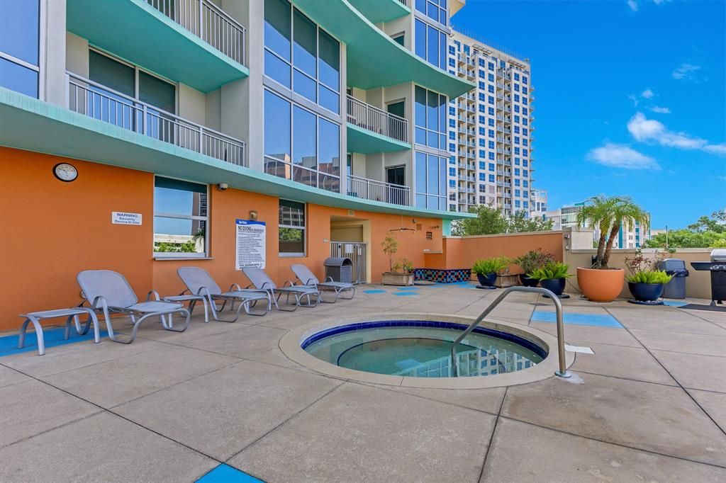 For Sale: $265,000 (1 beds, 1 baths, 771 Square Feet)