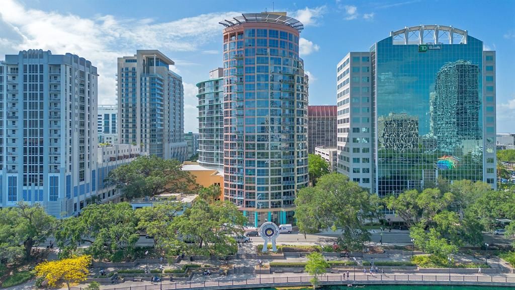 For Sale: $265,000 (1 beds, 1 baths, 771 Square Feet)