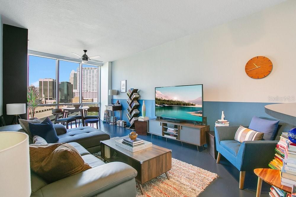 For Sale: $265,000 (1 beds, 1 baths, 771 Square Feet)