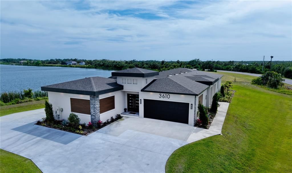 For Sale: $1,095,000 (3 beds, 3 baths, 2980 Square Feet)