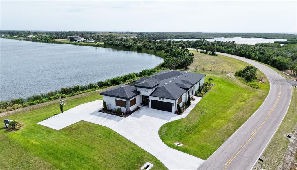 For Sale: $1,095,000 (3 beds, 3 baths, 2980 Square Feet)