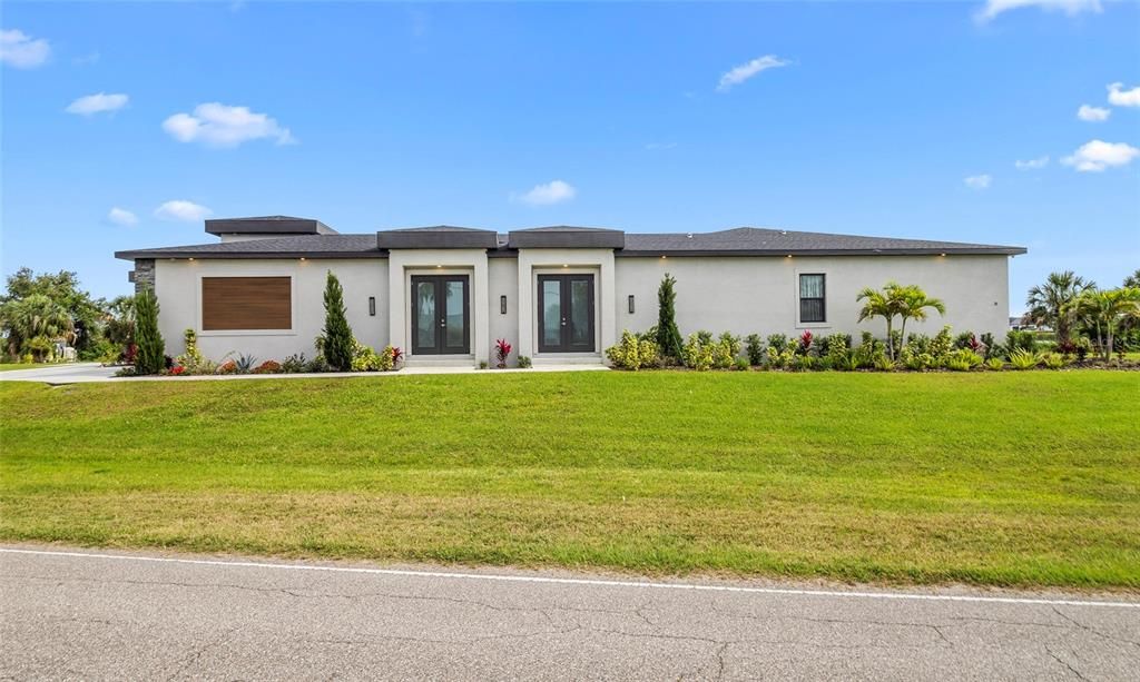 For Sale: $1,095,000 (3 beds, 3 baths, 2980 Square Feet)