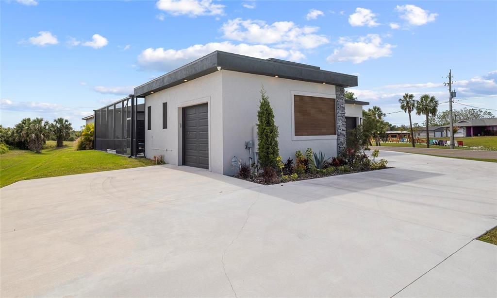 For Sale: $1,095,000 (3 beds, 3 baths, 2980 Square Feet)