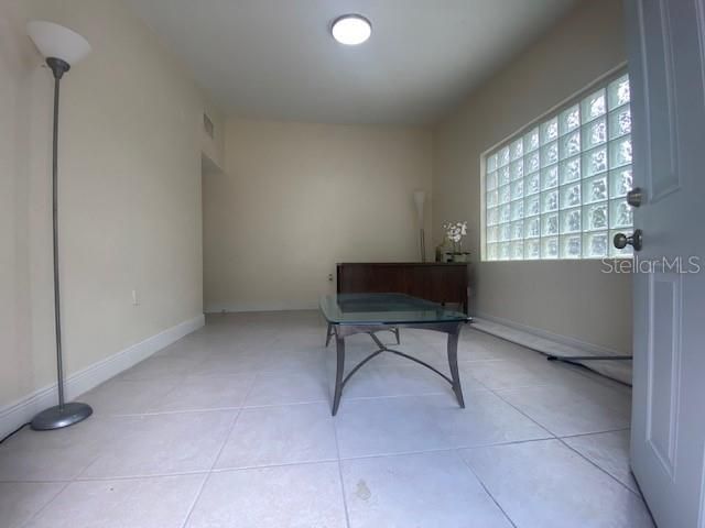 合同活跃: $1,000,000 (0 贝兹, 0 浴室, 2304 平方英尺)