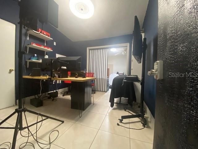 合同活跃: $1,000,000 (0 贝兹, 0 浴室, 2304 平方英尺)