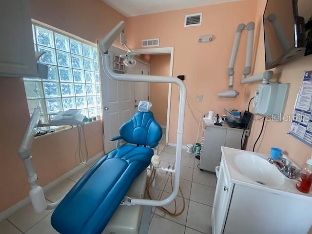 合同活跃: $1,000,000 (0 贝兹, 0 浴室, 2304 平方英尺)