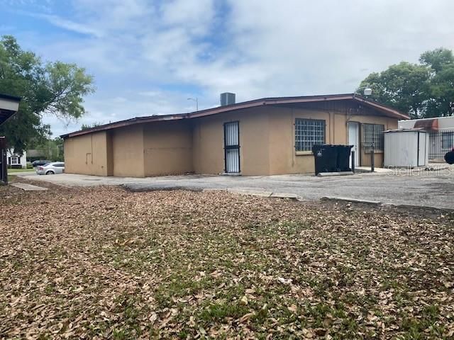 合同活跃: $1,000,000 (0 贝兹, 0 浴室, 2304 平方英尺)