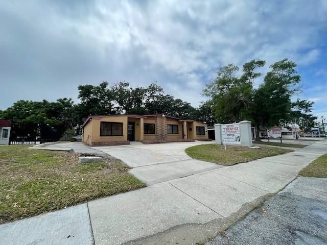 合同活跃: $1,000,000 (0 贝兹, 0 浴室, 2304 平方英尺)