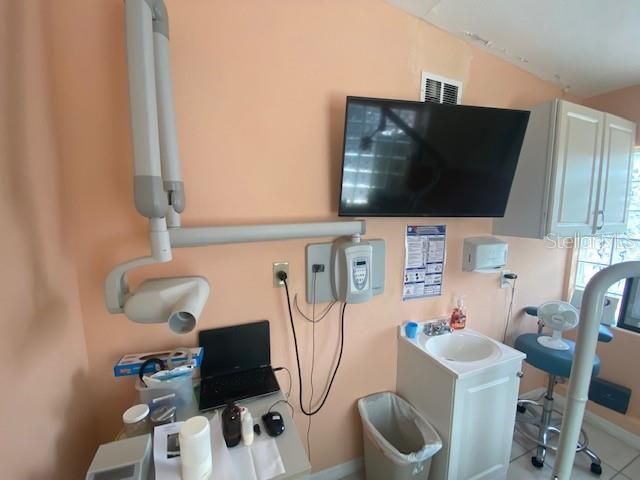 合同活跃: $1,000,000 (0 贝兹, 0 浴室, 2304 平方英尺)