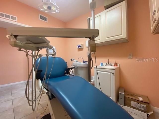 合同活跃: $1,000,000 (0 贝兹, 0 浴室, 2304 平方英尺)