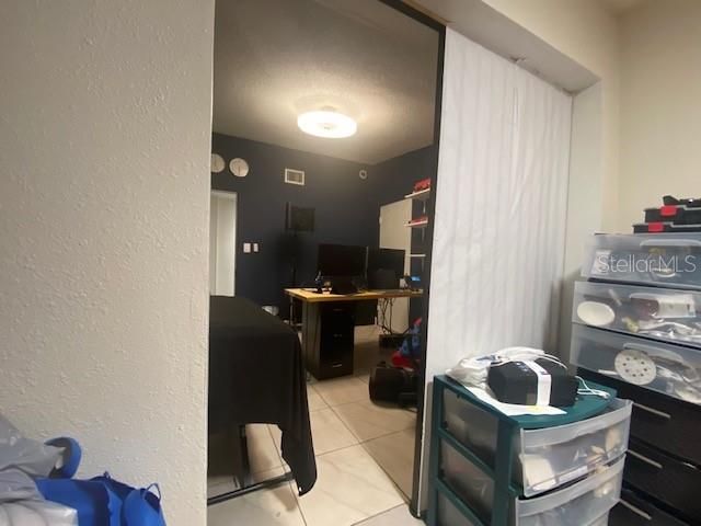 合同活跃: $1,000,000 (0 贝兹, 0 浴室, 2304 平方英尺)