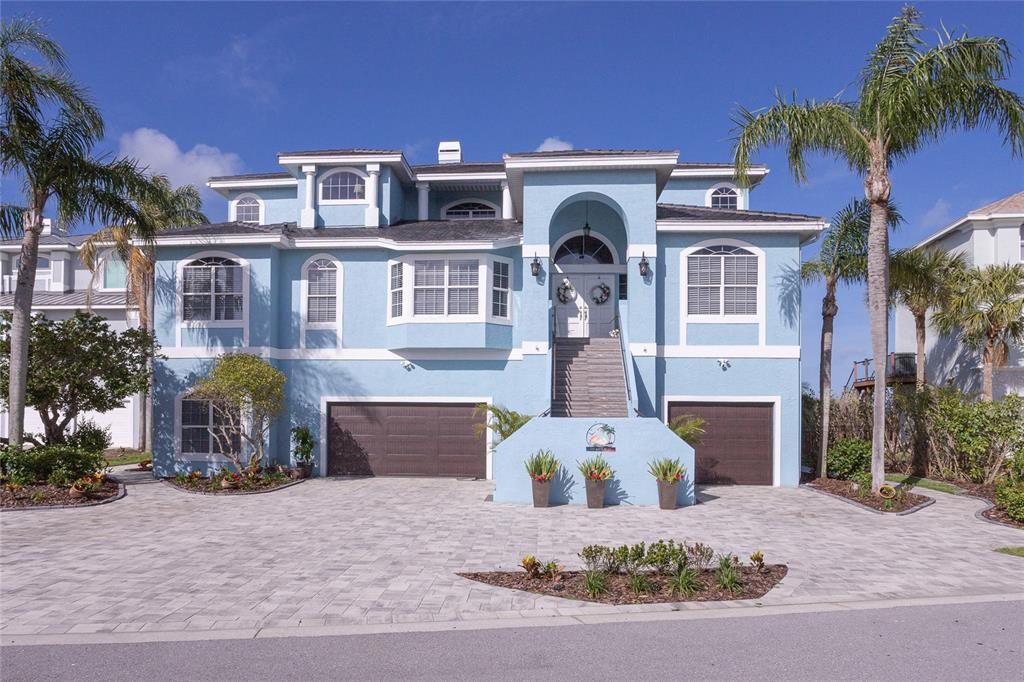 Vendido Recientemente: $1,999,000 (4 camas, 2 baños, 3648 Pies cuadrados)