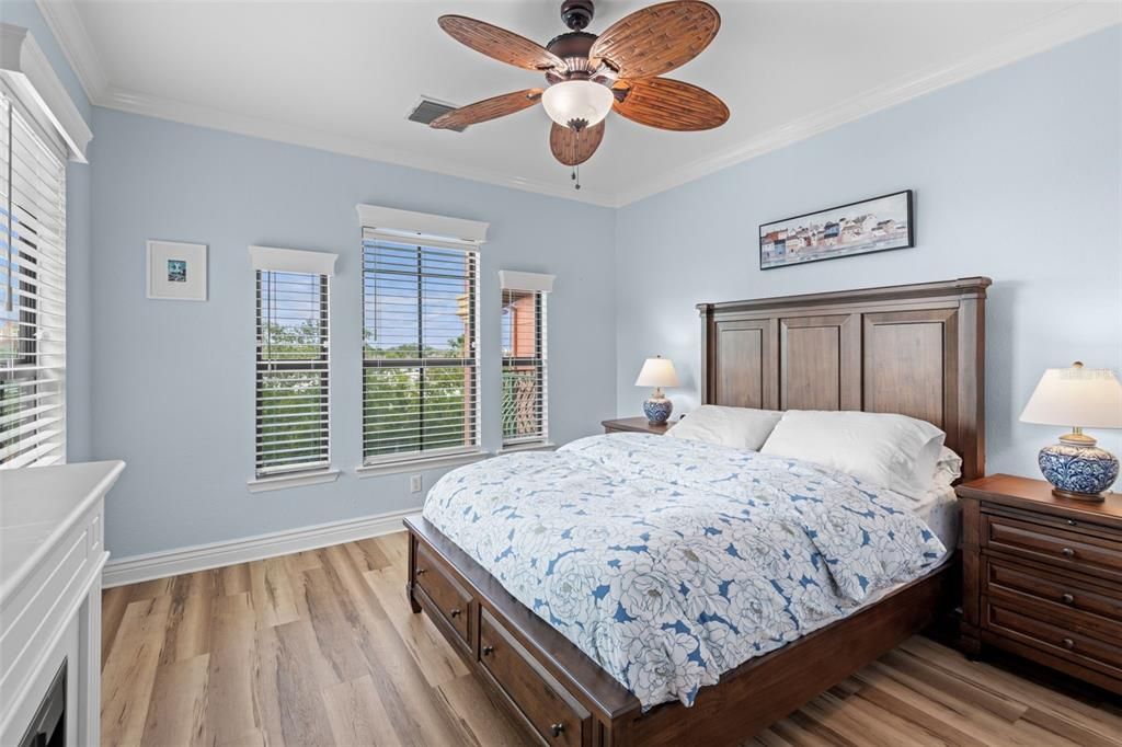 For Sale: $245,000 (2 beds, 2 baths, 1309 Square Feet)