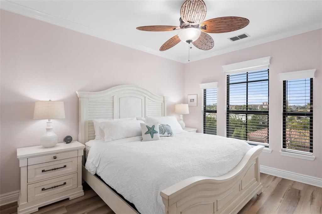 For Sale: $245,000 (2 beds, 2 baths, 1309 Square Feet)