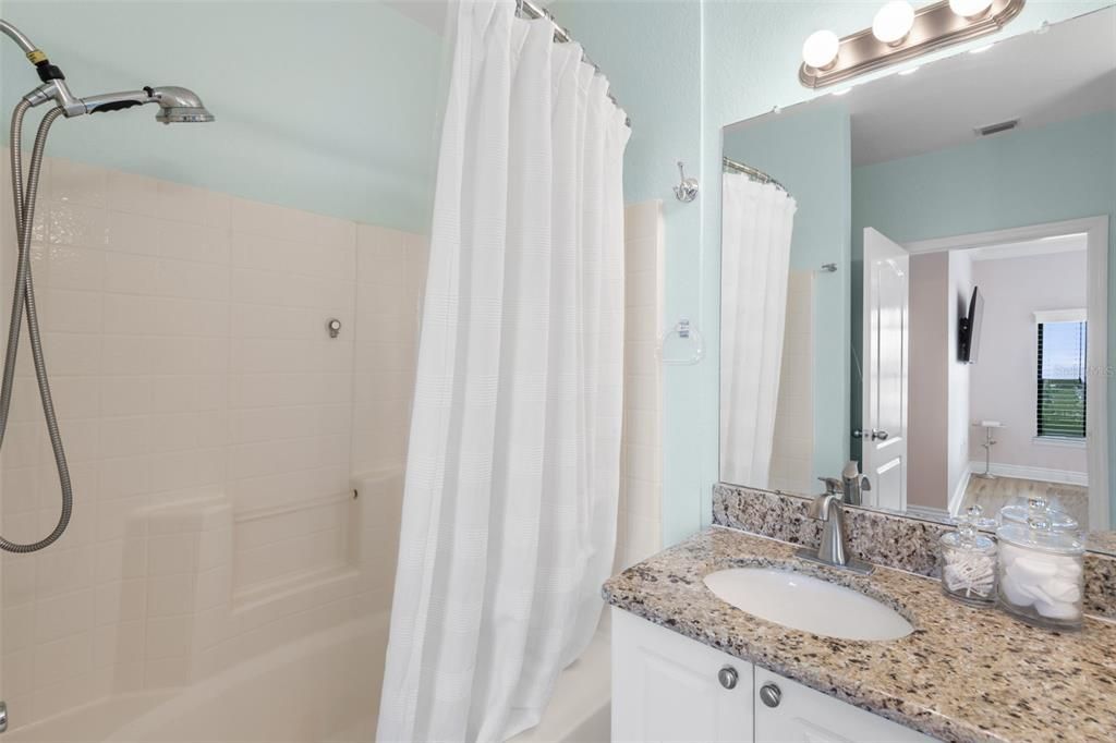 For Sale: $245,000 (2 beds, 2 baths, 1309 Square Feet)