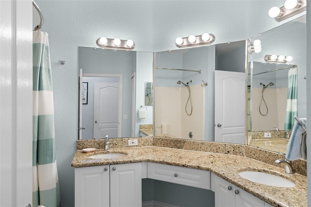 For Sale: $245,000 (2 beds, 2 baths, 1309 Square Feet)