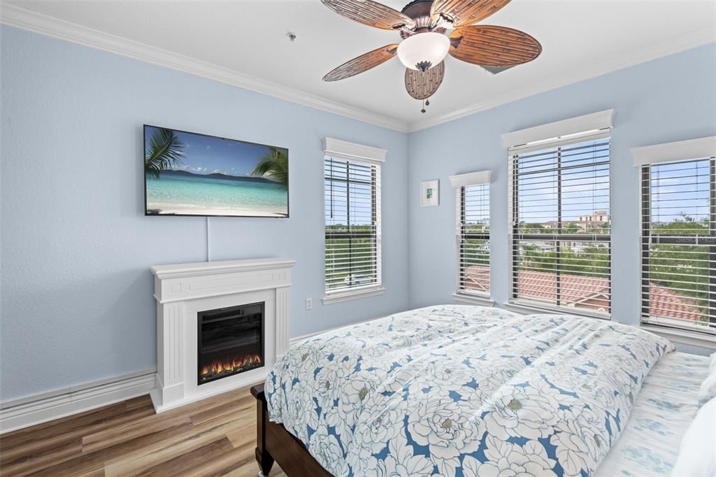 For Sale: $245,000 (2 beds, 2 baths, 1309 Square Feet)