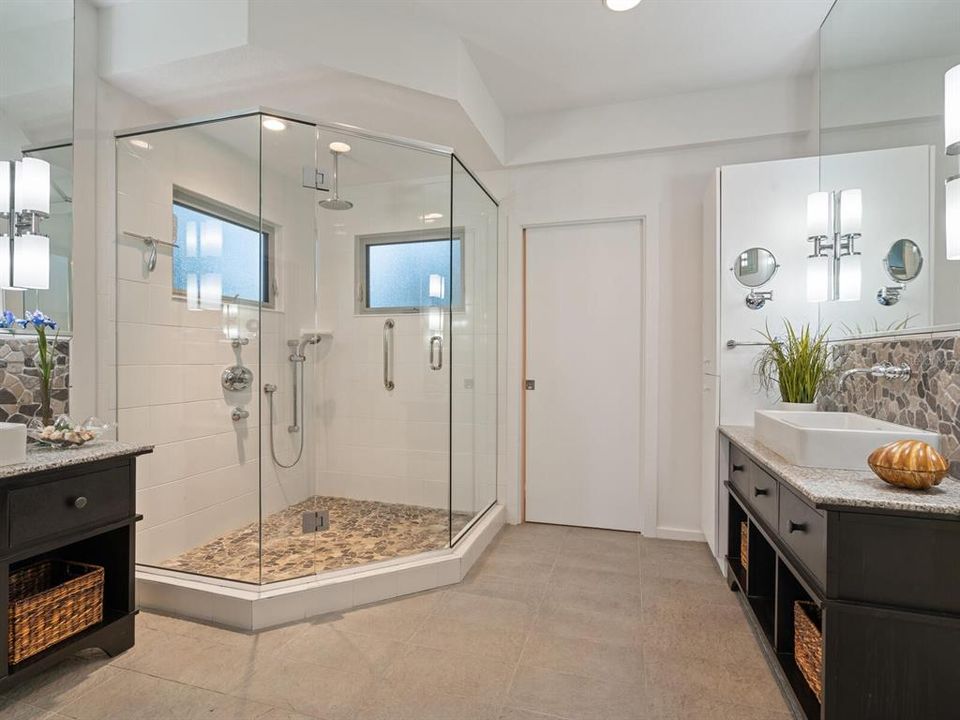 На продажу: $3,995,000 (4 спален, 4 ванн, 3273 Квадратных фут)