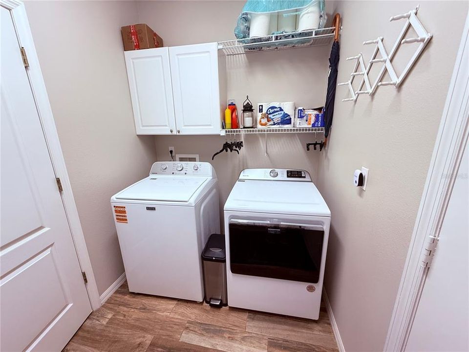 合同活跃: $2,300 (2 贝兹, 2 浴室, 1093 平方英尺)