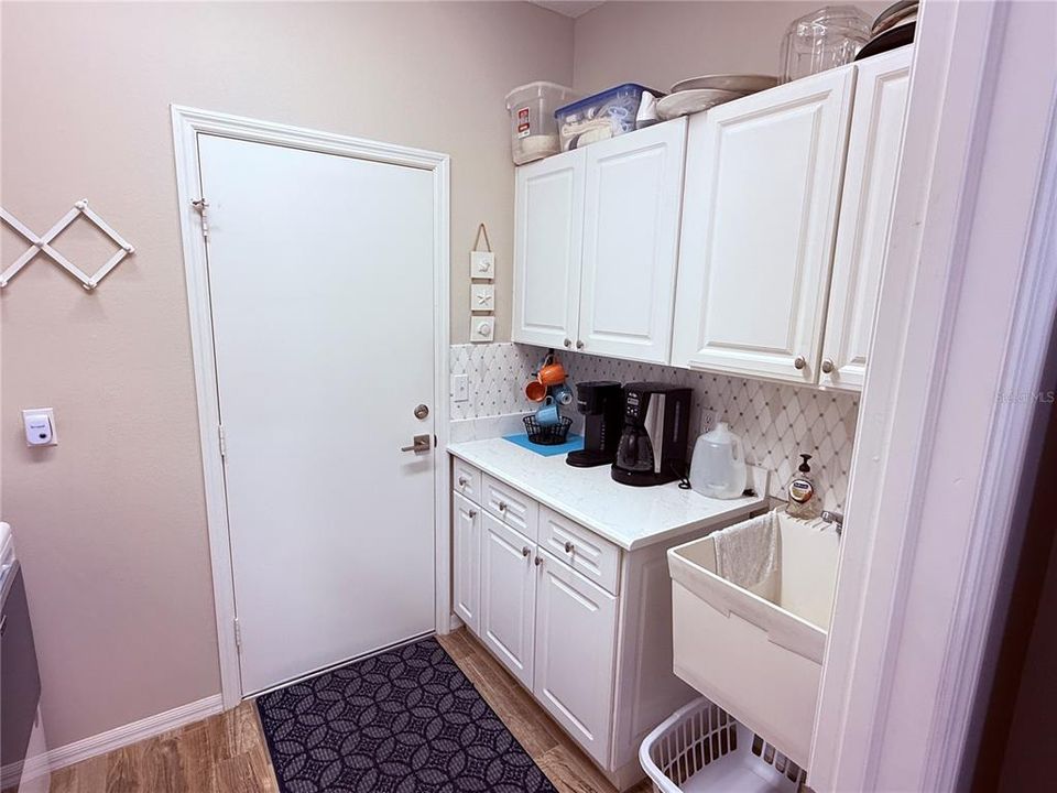 合同活跃: $2,300 (2 贝兹, 2 浴室, 1093 平方英尺)