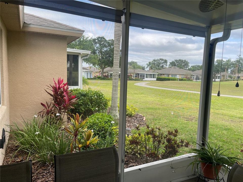 合同活跃: $2,300 (2 贝兹, 2 浴室, 1093 平方英尺)