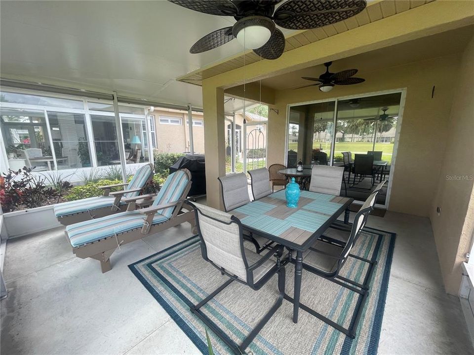 合同活跃: $2,300 (2 贝兹, 2 浴室, 1093 平方英尺)